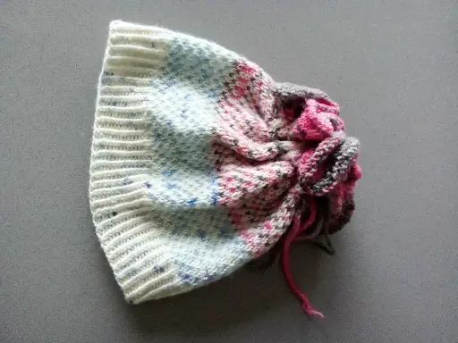 bonnet col